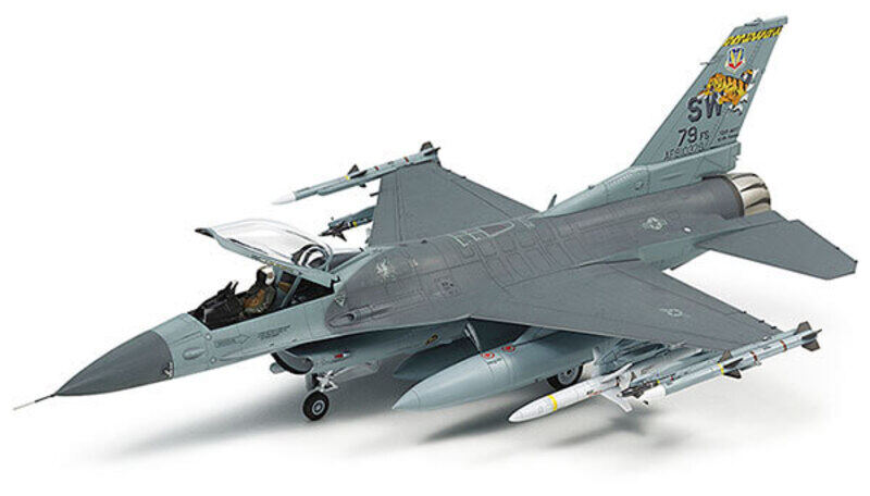 Tamiya Aircraft Models 1/72 Scale #88 U.S. Fighter Lockheed Martin F-16CJ (Block 50) Fighting Falcon with Full Equipment
Tamiya Aircraft Models 1/72 Scale #88 U.S. Fighter Lockheed Martin F-16CJ (Block 50) Fighting Falcon with Full Equipment