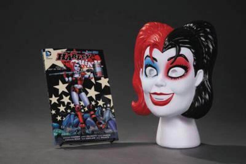 Harley Quinn Book & Mask Set (Harley Quinn: the New 52!) ,Hardcover By Amanda Conner
Harley Quinn Book & Mask Set (Harley Quinn: the New 52!) ,Hardcover By Amanda Conner