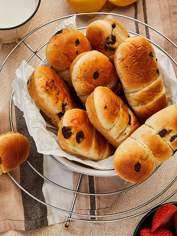 Modern Bakery Pain Au Lait Bread Roll with Hershey's Choco Chips, 8 Pieces, 320g