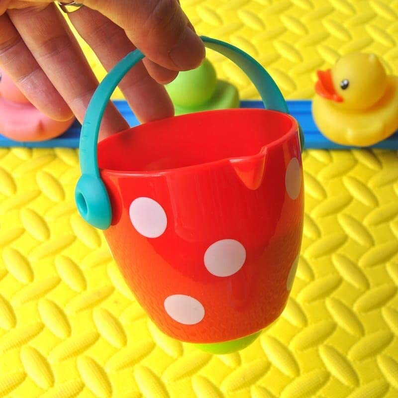 3-Piece Toddler Baby Pouring Cup Flow Style Bucket Water Spray Shower Toys, Multicolour