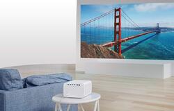 جهاز عرض Mi Smart Projector 2 Pro Tv Home Theatre Projector مع 1300 ANSI Lumens Android TV TOF التركيز الفوري و175 مكبر صوت مزدوج كامل التردد باللون الأبيض