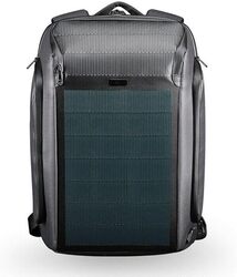 حقيبة ظهر تعمل بالطاقة الشمسية يمكنك شحنها أثناء التنقل مع تخزين طاقة متعدد الاستخدامات