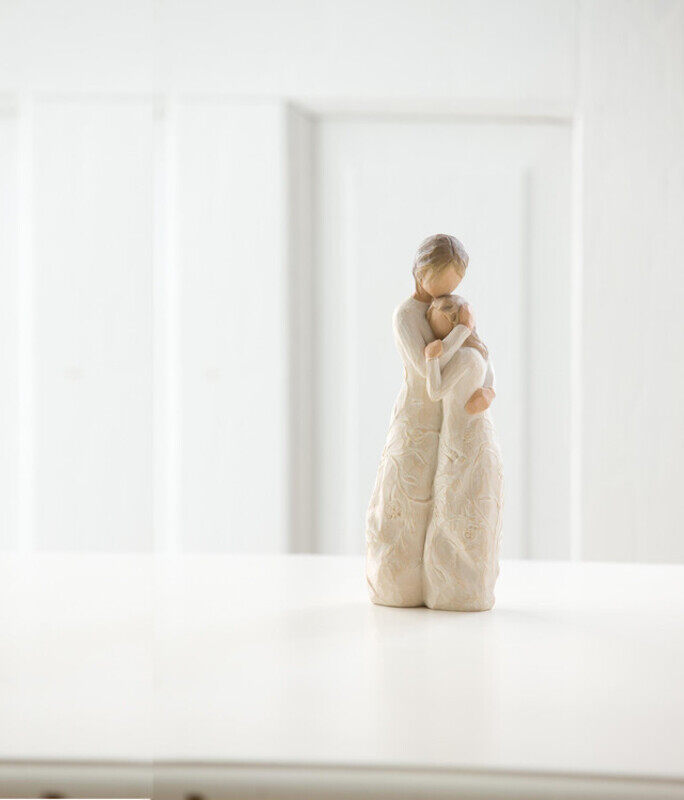 

Classic Willow Tree -CLOSE TO ME Figurine