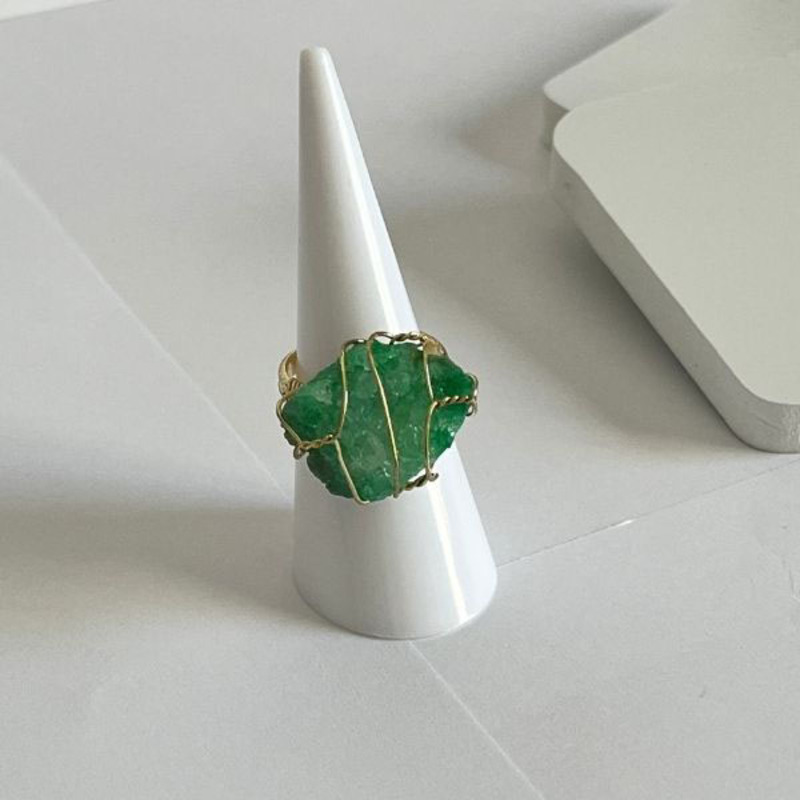 Elegantix Wired Natural Crystal Ring for Women, Electroplated Green Crystal