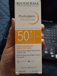 BIODERMA Photoderm MAX Aquafluide SPF 50+ Dry Touch Mat Finish Sunscreen Light Tint, 40 ml