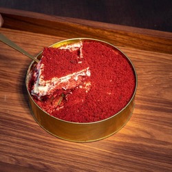 L'Arome Patisserie Red Velvet White Chocolate Dream Cake, 500-600g