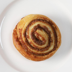 L'Arome Patisserie Mini Cinnamon Rolls, 3 Pieces