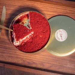 L'Arome Patisserie Red Velvet White Chocolate Dream Cake, 500-600g