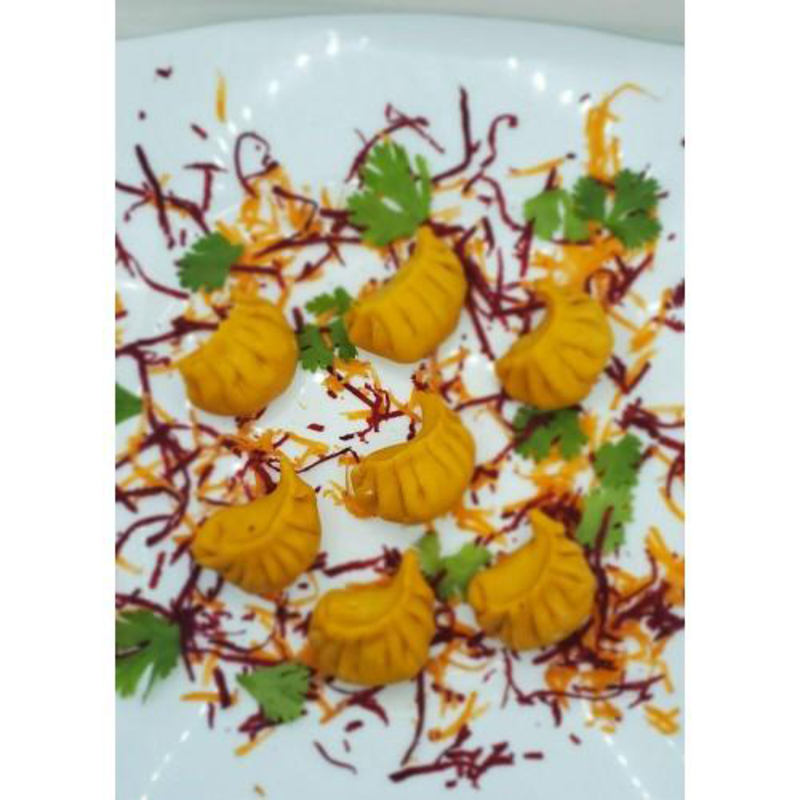 Golden Fresh Yellow Carrot Dimsum Broccoli Momos, 7-10 Pieces, 200g