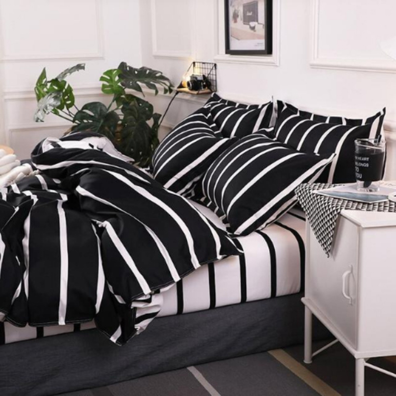 ديلز فور ليس طقم سرير من 4 قطع بتصميم مخطط، 1 غطاء لحاف + 1 شرشف بمطاط + 2 غطاء وسادة، أسود/أبيض، مفرد