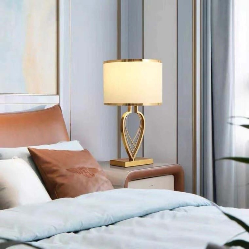 Dora Table Lamp, Gold