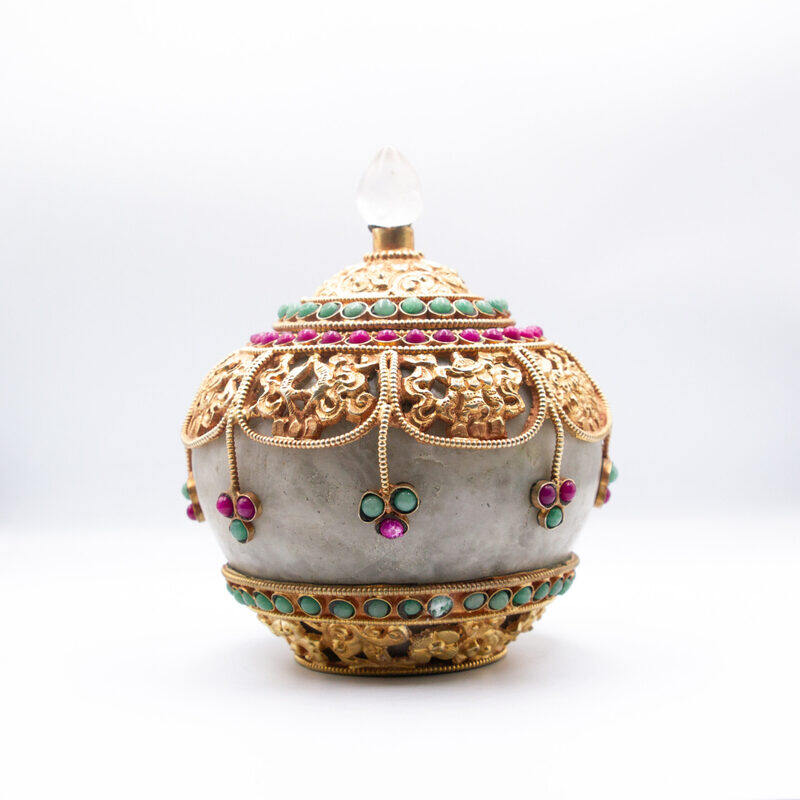 

Generic Antique Ornate Jewel Encrusted Decorator Container Crystal Filgree Bowl with Lid, Gold & Silver Plated Inlay, Crystal Quartz, Emeralds, Rubies, Medium