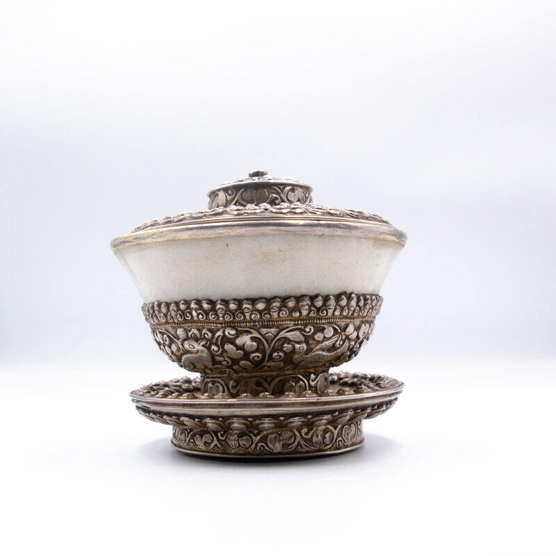 

Generic Antique Silver Cup & Plate Set with Lid, Emerald Gemstone, Multicolour