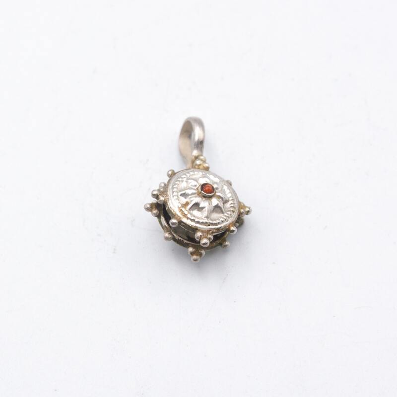 925 Sterling Silver Samsara (Representing Eight-Spoked Wheel of World) with Coral Pendant Unisex, 2.7gm, Silver