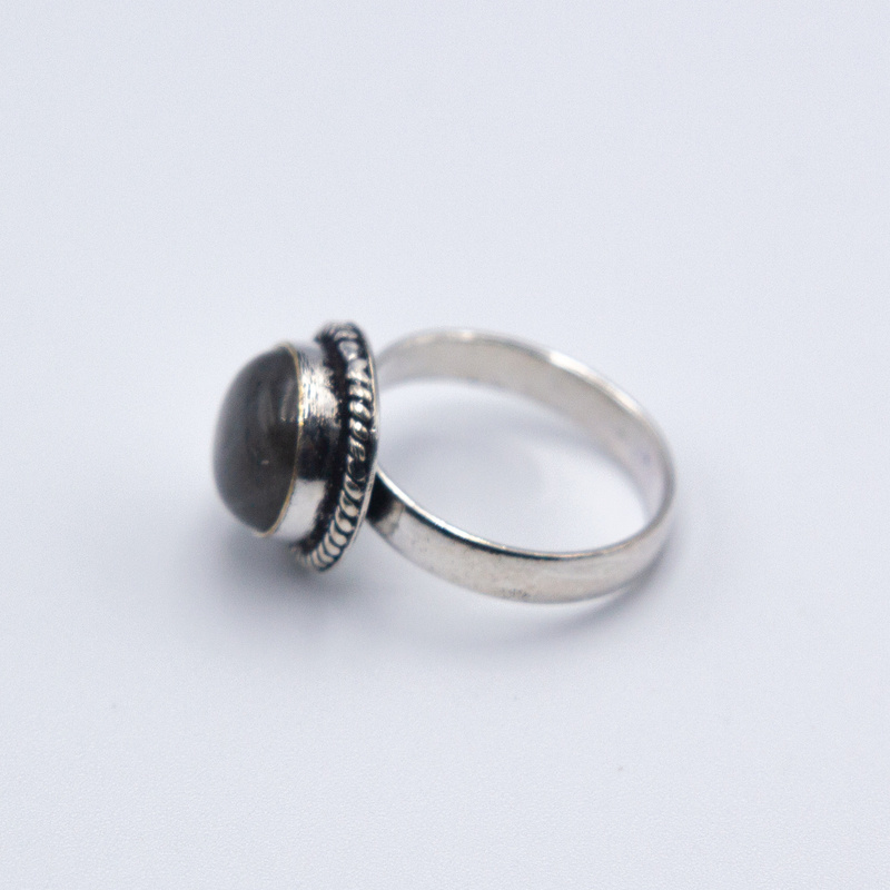 Natural Labradorite Crystal Ring Ornamental with Pure Silver Linings Unisex, Black/Silver