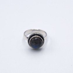 Natural Labradorite Crystal Ring Ornamental with Pure Silver Linings Unisex, Black/Silver