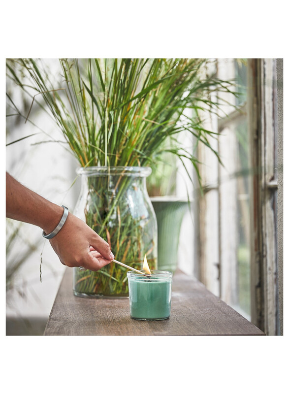 Scented candle in glass, Fresh grass/light green, 40 hr