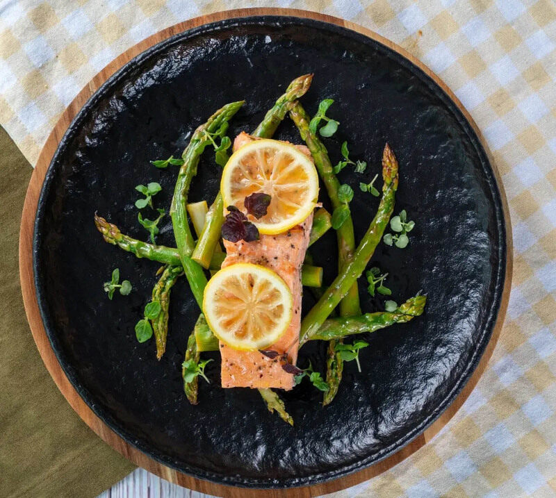 

Foodcraft Salmon Fillet with Fresh Asparagus, 360g