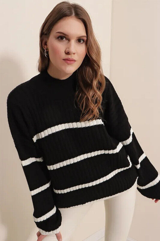 

Bigdart Striped Oversize Turtleneck Sweater - Black