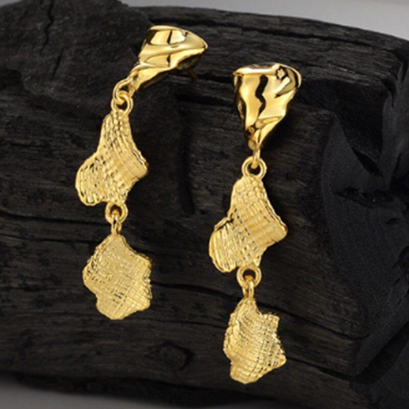 

Lussocollezioni Gold Ivy Dangle Earrings for a Bold Look