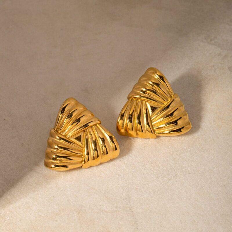 

Lussocollezioni Sleek Triangle Accents