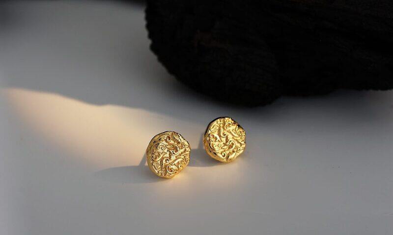

Lussocollezioni Elegant Gold Luna Earrings for Everyday Glamour