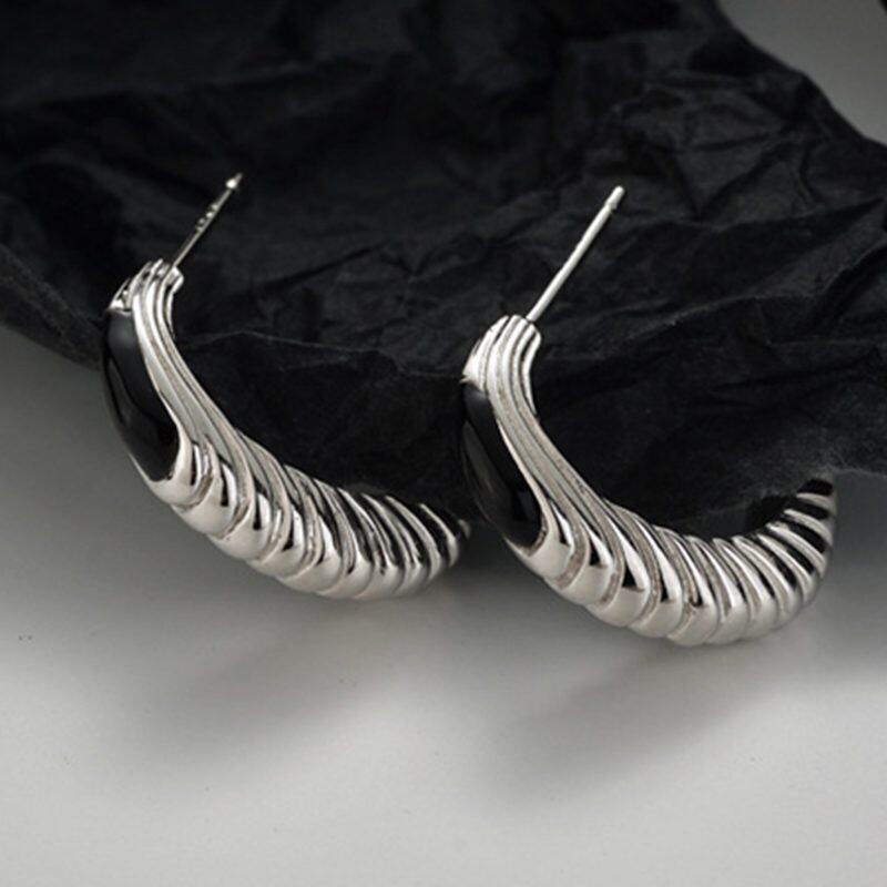 

Lussocollezioni Silver Esme Earrings with Graceful Charm