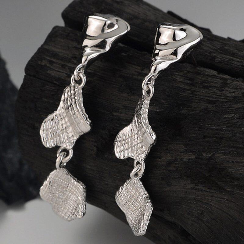 

Lussocollezioni Silver Ivy Dangle Earrings for Subtle Elegance