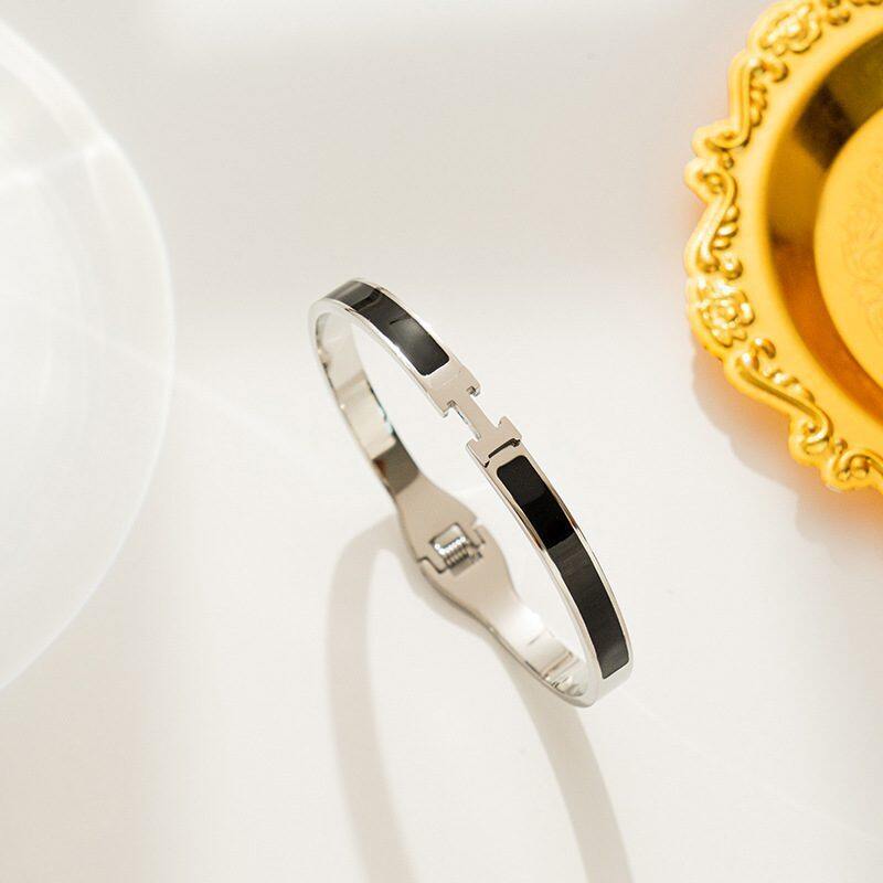 

lussocollezioni Glimmering Essence of Class