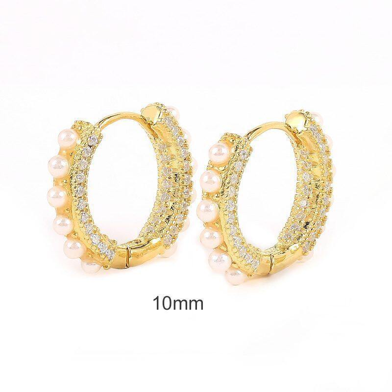 

Lussocollezioni Gold Genelia Pearl Earrings with a Classic Touch