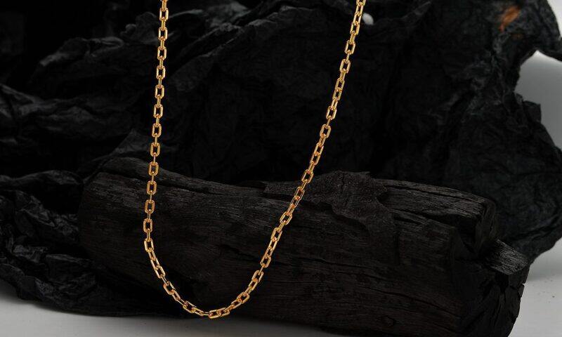 

Lussocollezioni Loop Gold Necklace with Timeless Charm