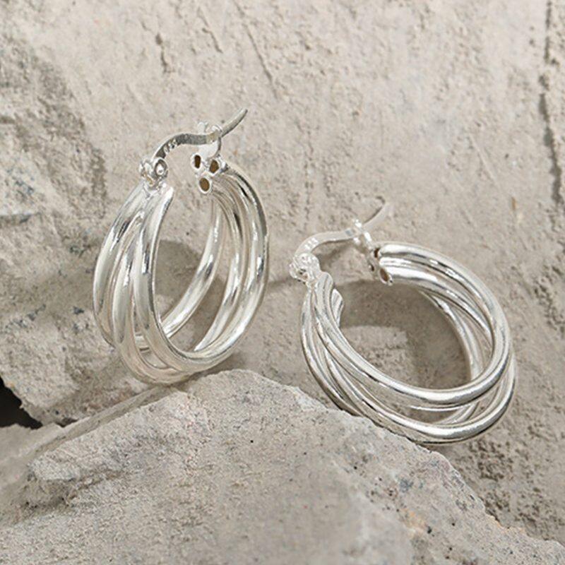 

Lussocollezioni Layla Silver Earrings with a Modern Touch