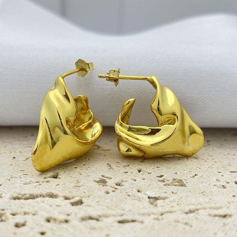 

Lussocollezioni Elegant Elara Gold Earrings for Sophisticated Style