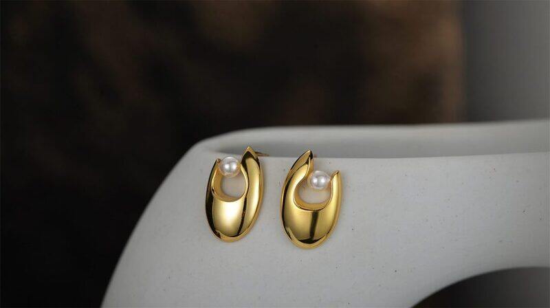 

Lussocollezioni Gold Pearl Dream Earrings for a Graceful Finish