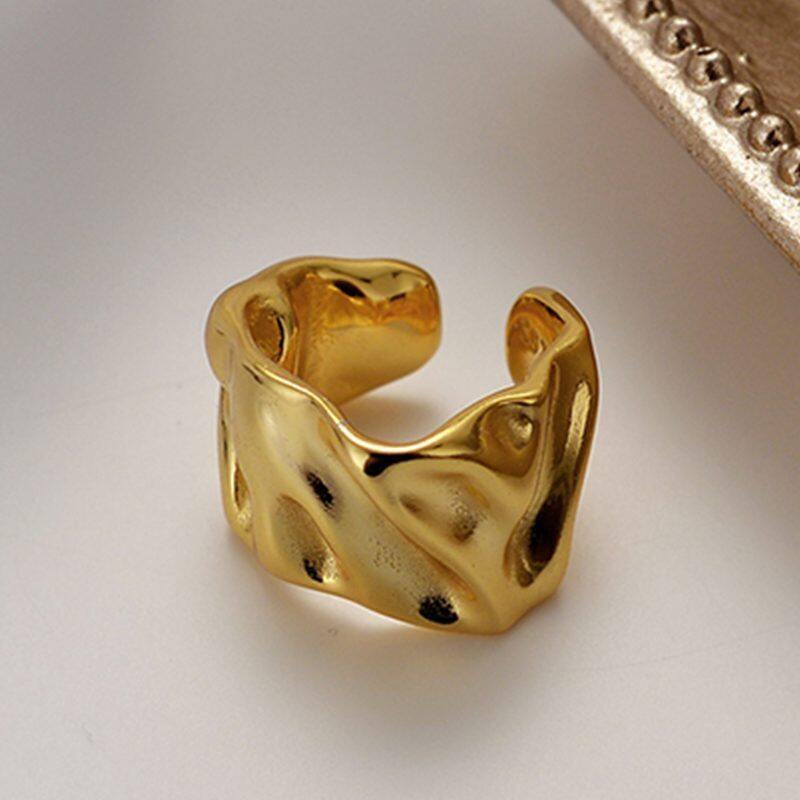 

Lussocollezioni Celeb Gold Ring with Bold Appeal