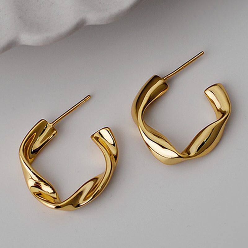 

Lussocollezioni Classic Gold Grace Earrings with Timeless Elegance
