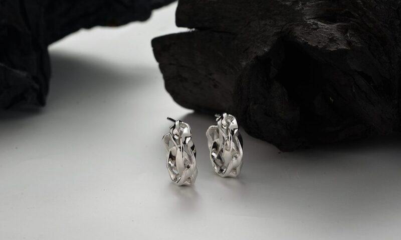 

Lussocollezioni Gold Valencia Earrings for a Modern Twist