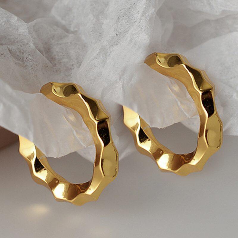 

Lussocollezioni Golden Wormy Ring with a Distinctive Touch