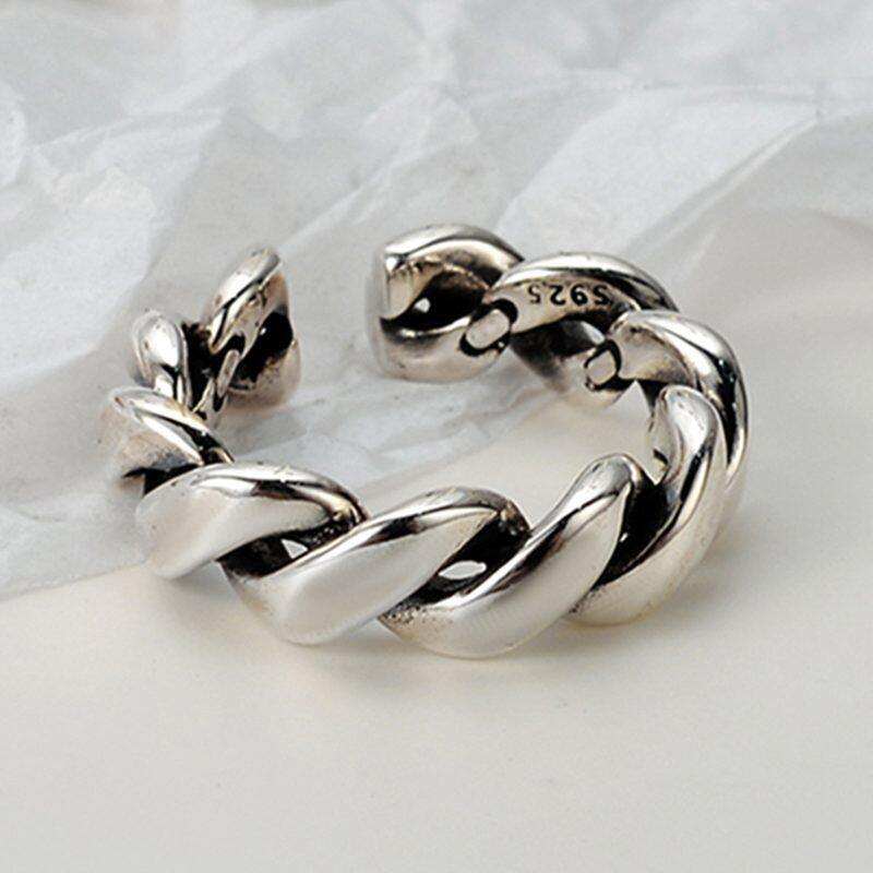 

lussocollezioni Astin Gold Ring with Chic Design