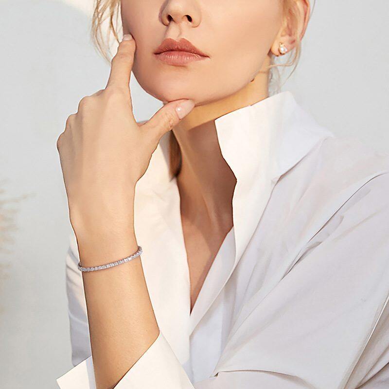 

lussocollezioni Classic Princess Cut Bracelet with Modern Glamour
