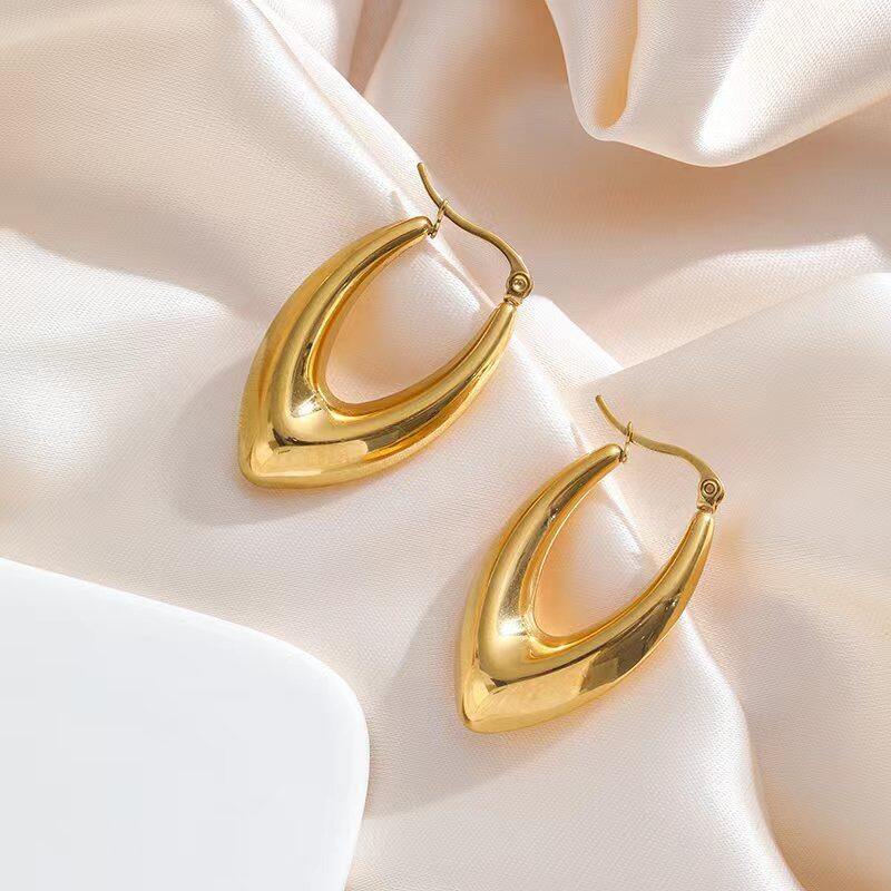 

Lussocollezioni Bold Statement Pluck Earrings