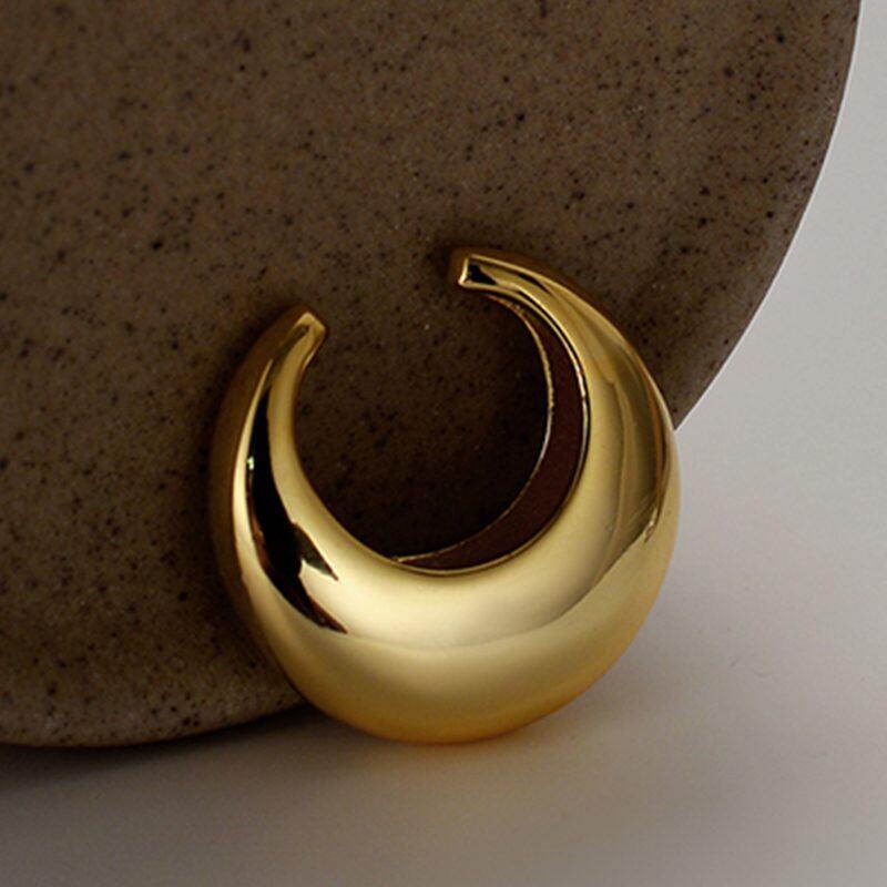 

Lussocollezioni Crescent Gold Ring for Fine Craftsmanship