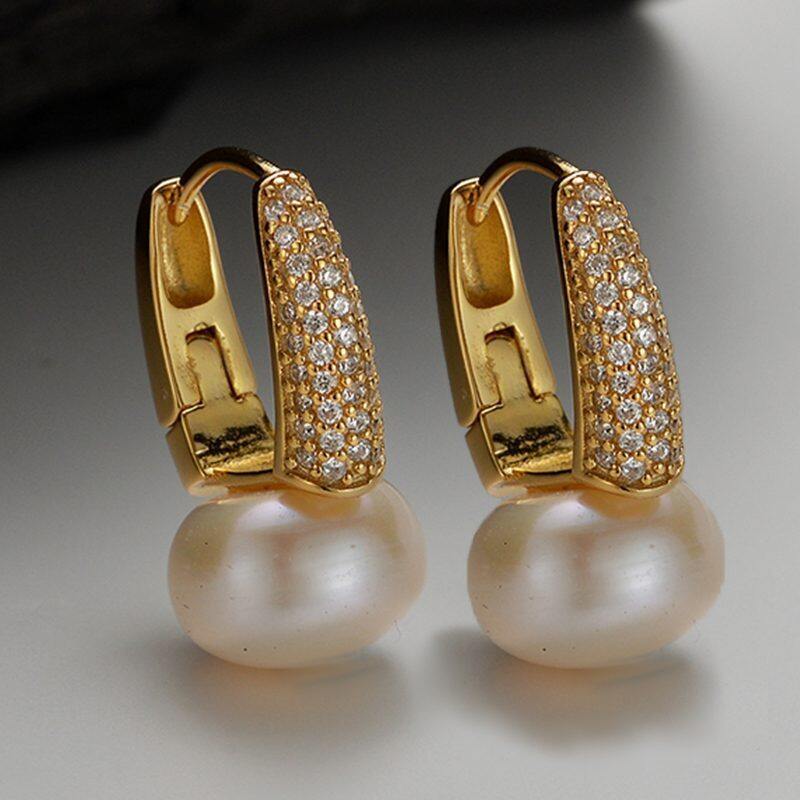 

Lussocollezioni Pearl Elegance Gold Earrings for a Luxe Finish