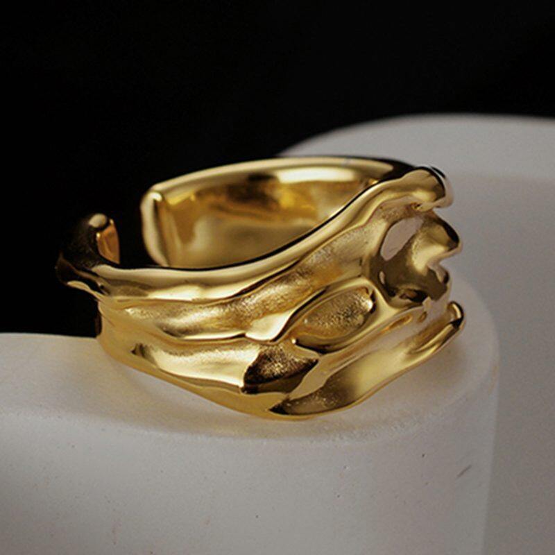 

lussocollezioni Golden Eriena Ring with Distinct Style