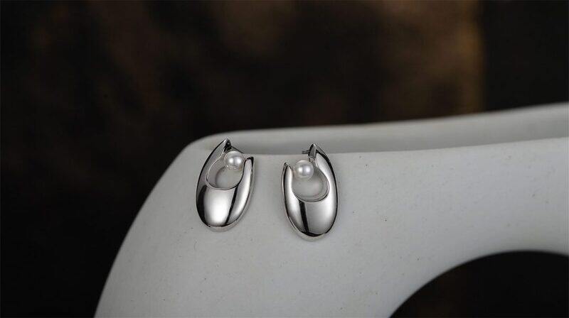 

Lussocollezioni Silver-Plated Pearl Dream Earrings for a Refined Look