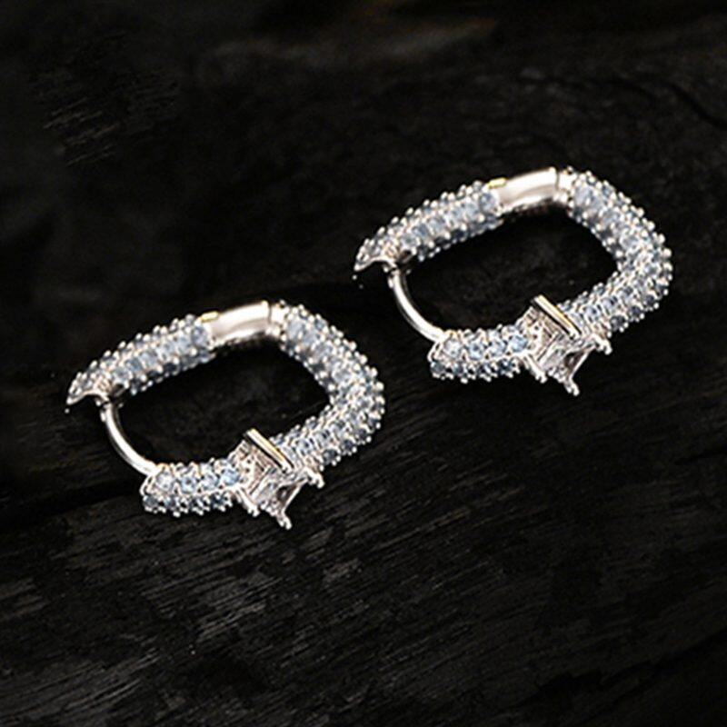 

Lussocollezioni Silver Glint Earrings with a Sparkling Finish