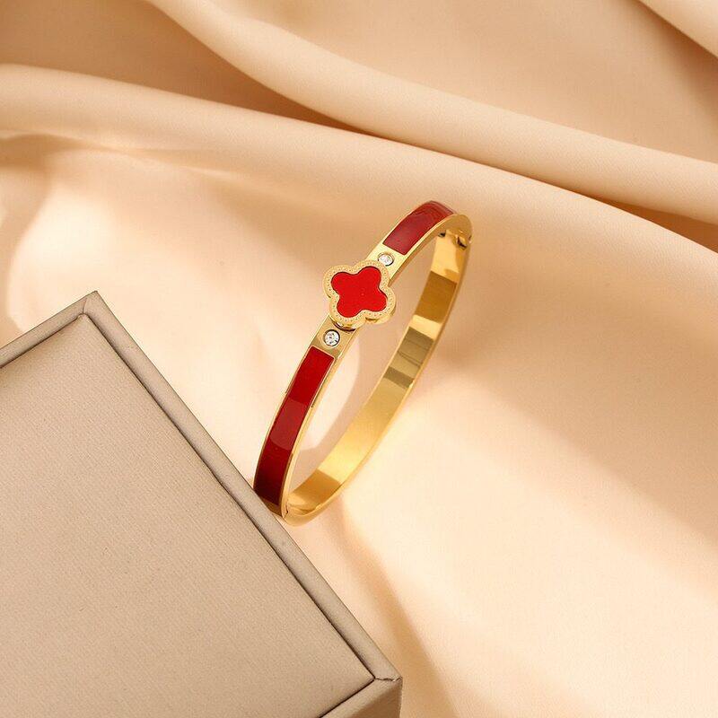 

lussocollezioni Chic Elegance of Timeless Beauty