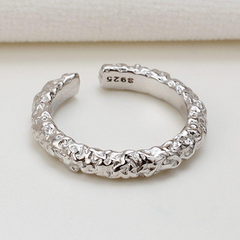 

lussocollezioni Amelia Silver Ring with Subtle Elegance