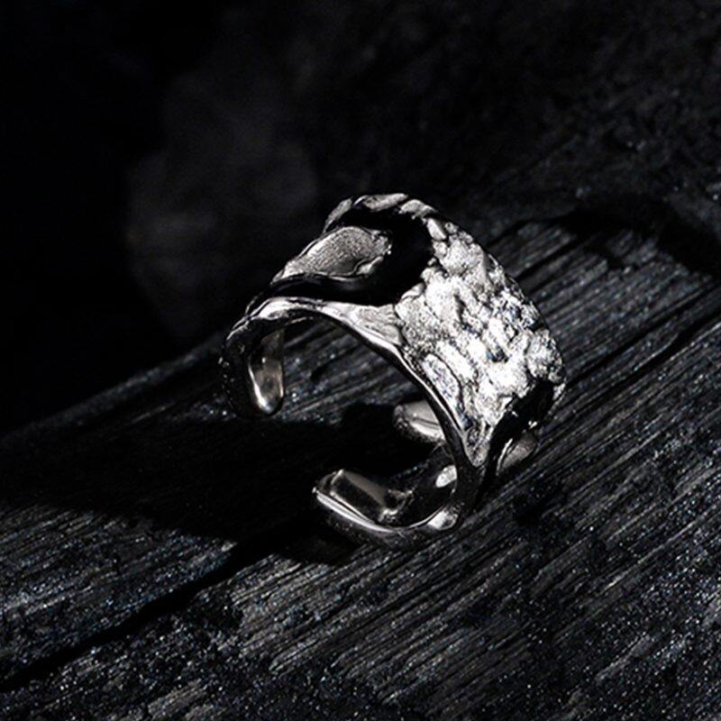 

Lussocollezioni Lava Silver Ring with Whimsical Design