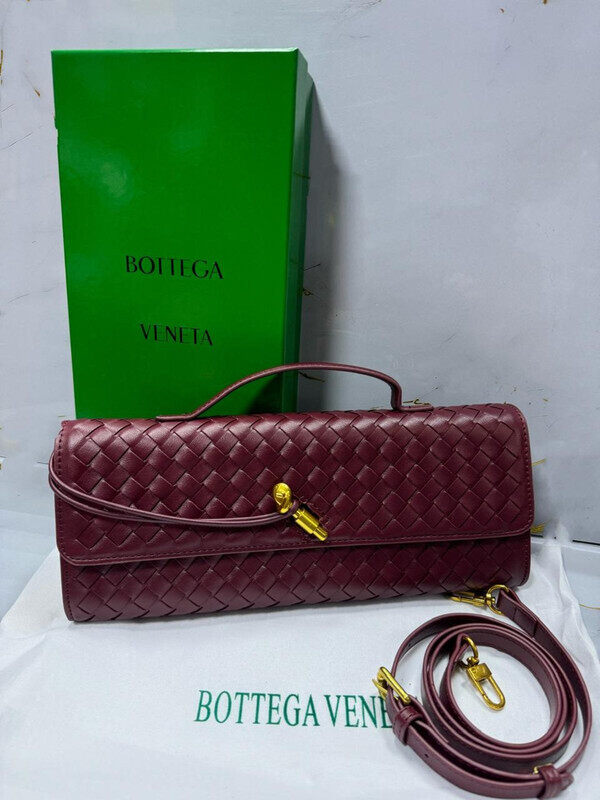 

Bottega Veneta Woven Leather Clutch Bag Model 9901